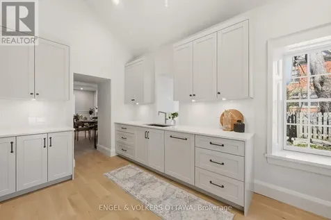 35 Mackay Street Ottawa ON K1M 2B2