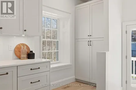 35 Mackay Street Ottawa ON K1M 2B2