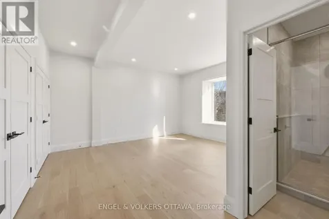35 Mackay Street Ottawa ON K1M 2B2