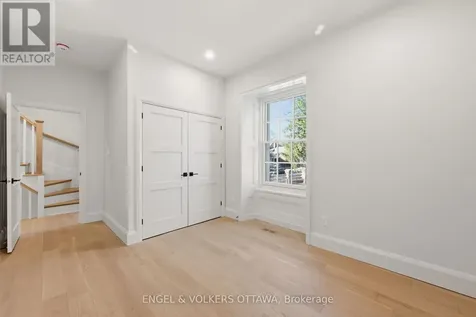 35 Mackay Street Ottawa ON K1M 2B2