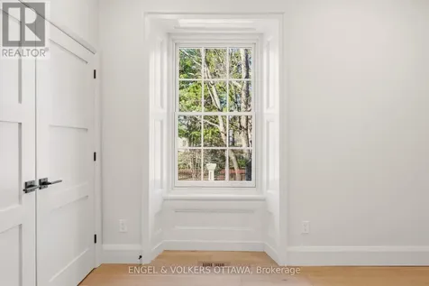 35 Mackay Street Ottawa ON K1M 2B2