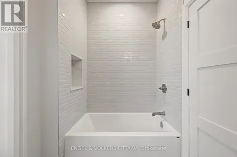 35 Mackay Street Ottawa ON K1M 2B2