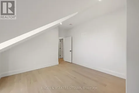 35 Mackay Street Ottawa ON K1M 2B2