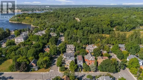 35 Mackay Street Ottawa ON K1M 2B2