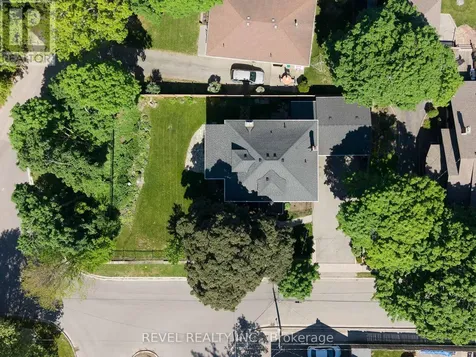 8 Abigail Avenue Brantford ON N3R 4R7