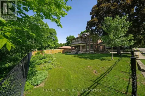 8 Abigail Avenue Brantford ON N3R 4R7