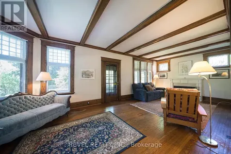 8 Abigail Avenue Brantford ON N3R 4R7