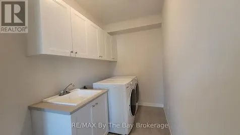 194 Union Boulevard Wasaga Beach ON L9Z 0N9