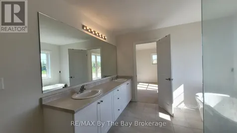 194 Union Boulevard Wasaga Beach ON L9Z 0N9