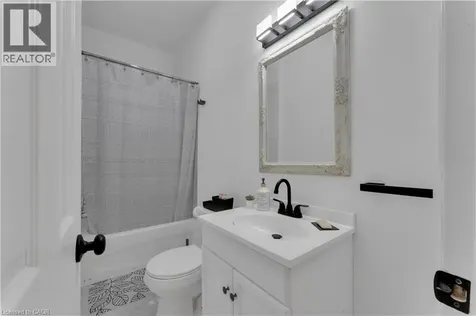 237 West Avenue North Hamilton ON L8L 5C8