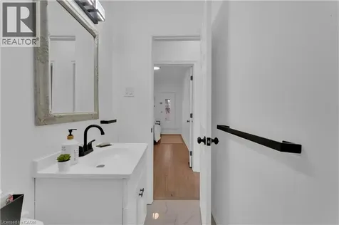 237 West Avenue North Hamilton ON L8L 5C8