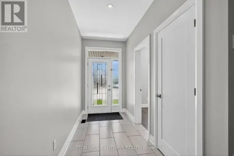 824 Contour Street Ottawa ON K1W 1G2