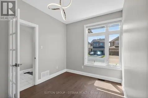 824 Contour Street Ottawa ON K1W 1G2