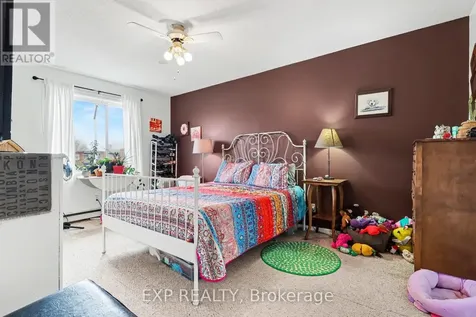 2044 Arrowsmith Drive Ottawa ON K1J 7V8