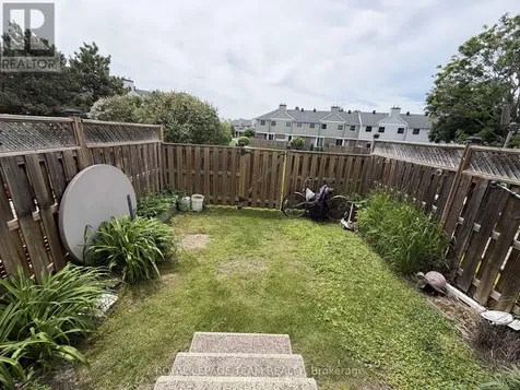 29 Bentbrook Crescent Ottawa ON K2J 3X9