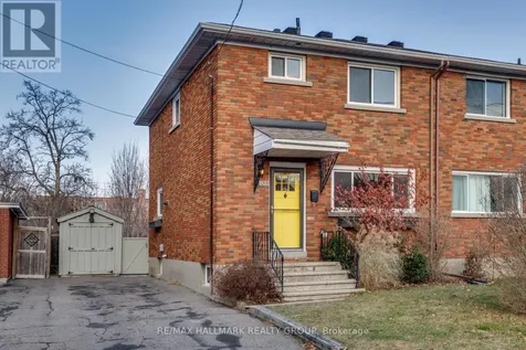 1213 Emperor Avenue Ottawa ON K1Z 8C3
