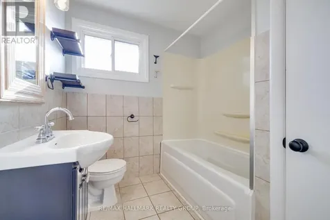 1213 Emperor Avenue Ottawa ON K1Z 8C3
