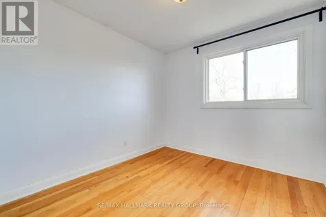 1213 Emperor Avenue Ottawa ON K1Z 8C3