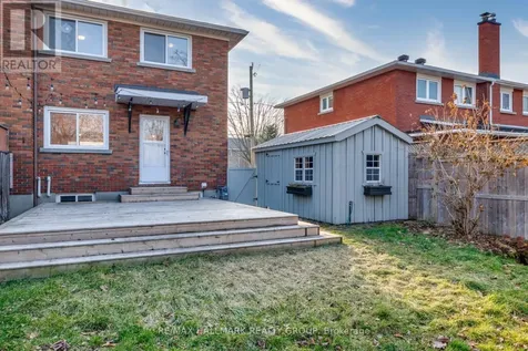 1213 Emperor Avenue Ottawa ON K1Z 8C3