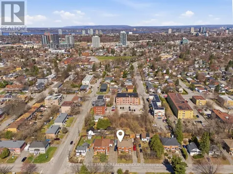 1213 Emperor Avenue Ottawa ON K1Z 8C3