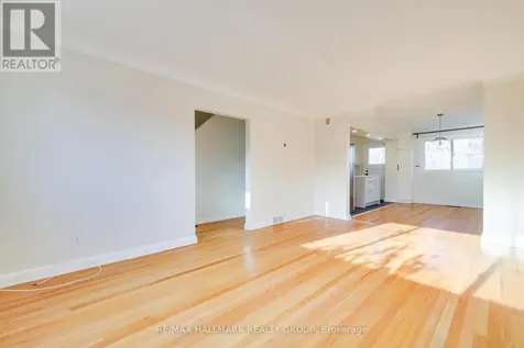 1213 Emperor Avenue Ottawa ON K1Z 8C3