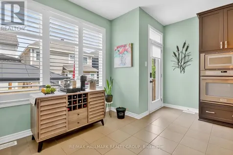 33 Summitview Drive Ottawa ON K2M 2V9