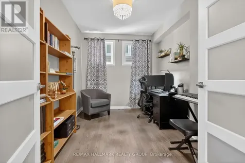 33 Summitview Drive Ottawa ON K2M 2V9
