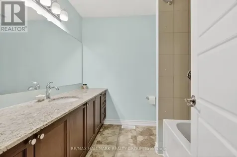 33 Summitview Drive Ottawa ON K2M 2V9