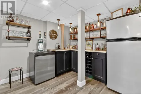 33 Summitview Drive Ottawa ON K2M 2V9