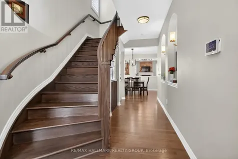 33 Summitview Drive Ottawa ON K2M 2V9