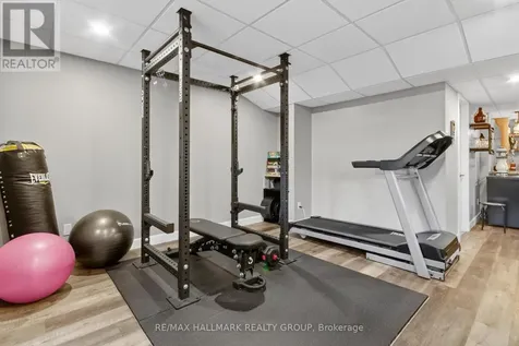 33 Summitview Drive Ottawa ON K2M 2V9