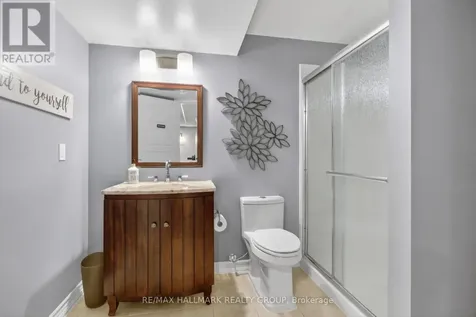 33 Summitview Drive Ottawa ON K2M 2V9
