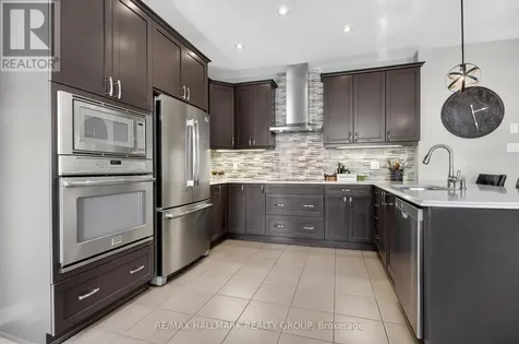 33 Summitview Drive Ottawa ON K2M 2V9
