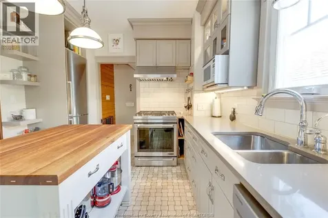 221 Villaire Avenue Windsor ON N8S 2J1