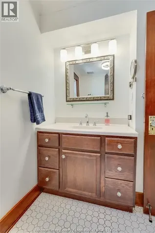 221 Villaire Avenue Windsor ON N8S 2J1