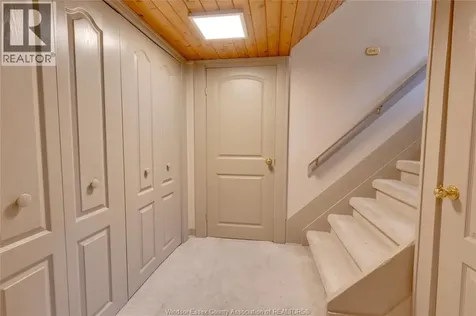 221 Villaire Avenue Windsor ON N8S 2J1