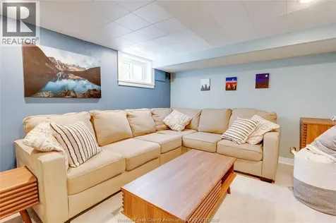 221 Villaire Avenue Windsor ON N8S 2J1
