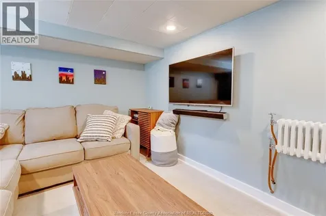 221 Villaire Avenue Windsor ON N8S 2J1