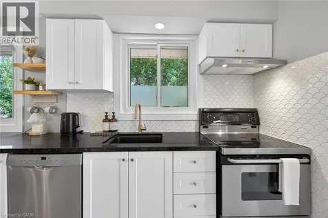 23 Duchess Court Hamilton ON L8E 1A4