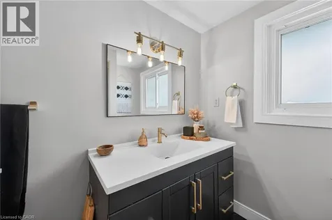 23 Duchess Court Hamilton ON L8E 1A4