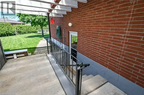 23 Duchess Court Hamilton ON L8E 1A4