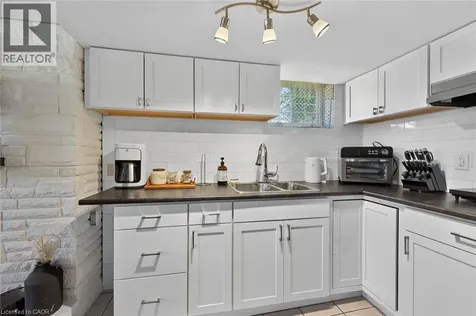 23 Duchess Court Hamilton ON L8E 1A4
