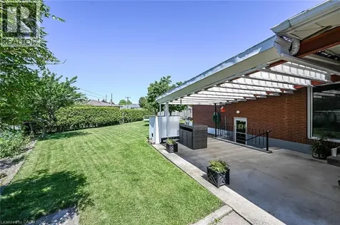 23 Duchess Court Hamilton ON L8E 1A4