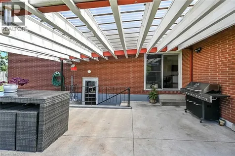 23 Duchess Court Hamilton ON L8E 1A4