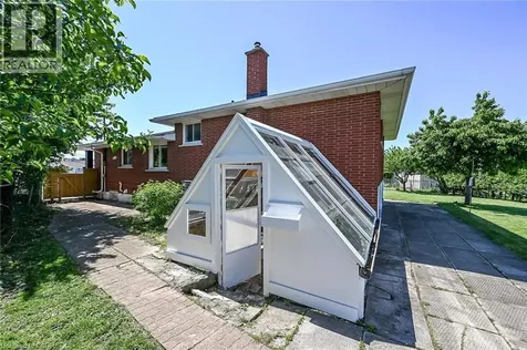 23 Duchess Court Hamilton ON L8E 1A4