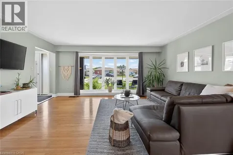 23 Duchess Court Hamilton ON L8E 1A4