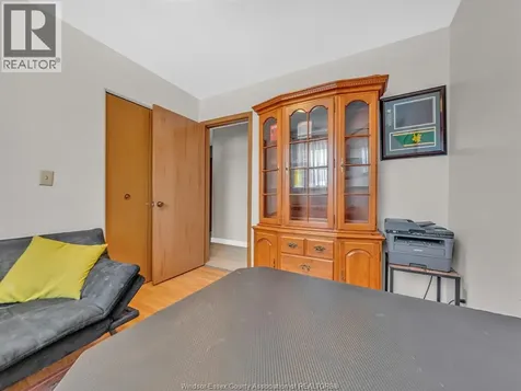 2450 Mckay Avenue Windsor ON N9E 2P5