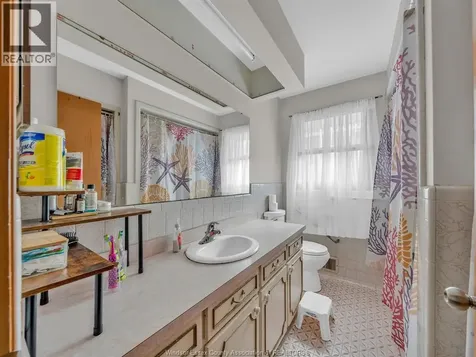 2450 Mckay Avenue Windsor ON N9E 2P5