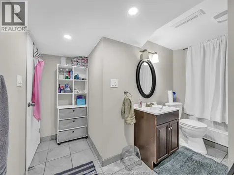 2450 Mckay Avenue Windsor ON N9E 2P5