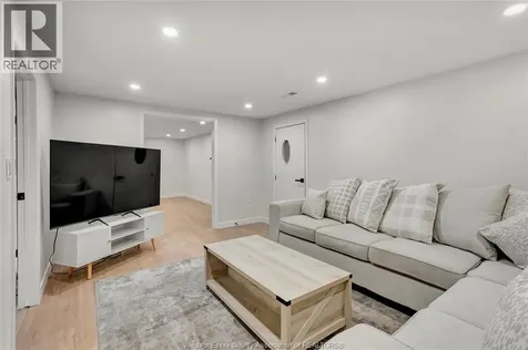 1910 Kent Street Windsor ON N9E 3R3